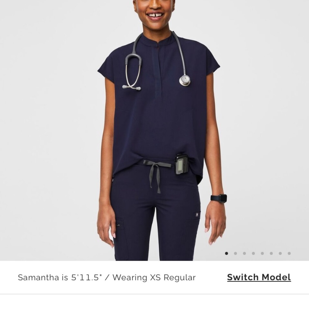 FIGS scrubs set navy size small